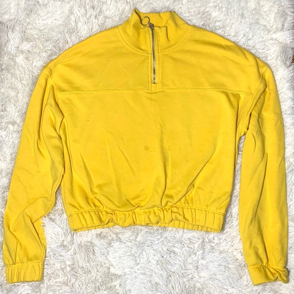 Yellow sweater - Picture 1 of 2